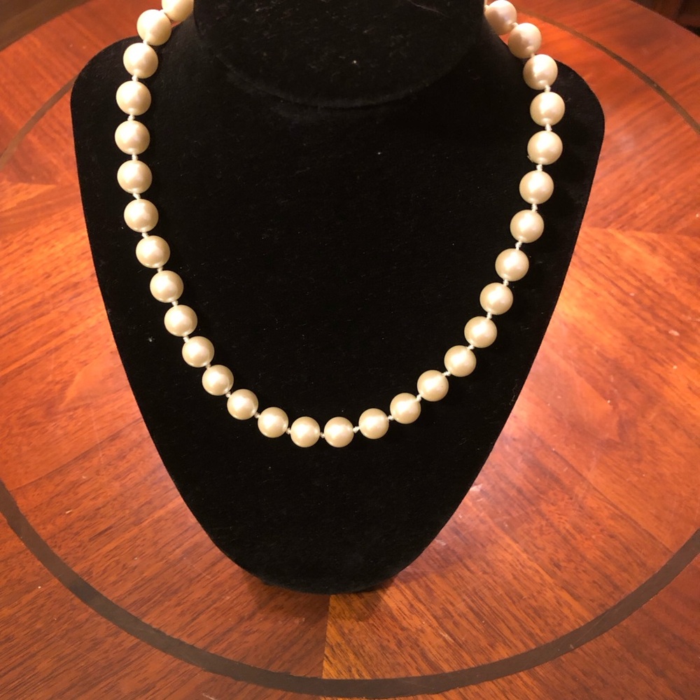 Elegant Cream Faux Pearl Necklace